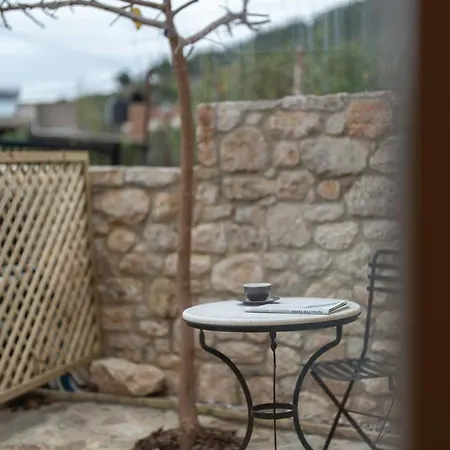Kyparissia Aries Stone Maisonette, Panoramic Views Hébergement de vacances Míloi