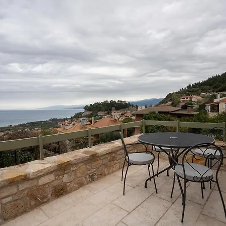 Kyparissia Aries Stone Maisonette, Panoramic Views Hébergement de vacances *