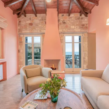 Aries, Marvelous 2floors Maisonette Old Town Of Kyparissia Tatil Evi Míloi